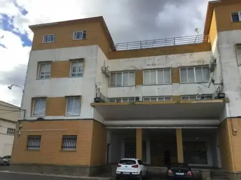 Nave industrial en Avenida de la Virgen del Puerto