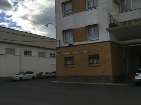 Nave industrial en Avenida de la Virgen del Puerto