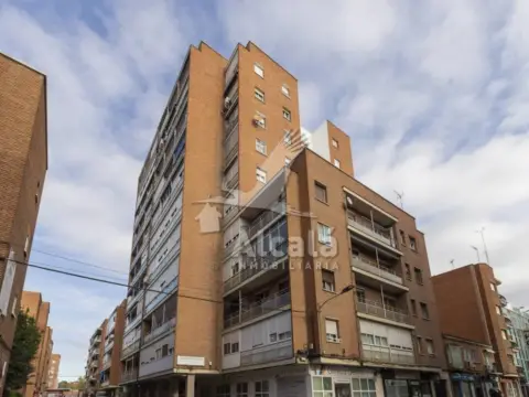 Piso en San Isidro, Estación