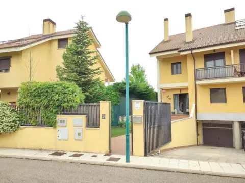 Casa en Fuente Berrocal-La Overuela