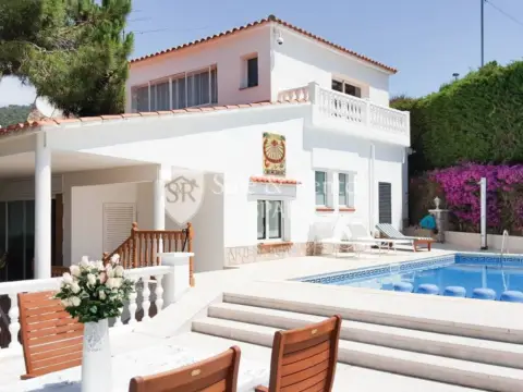 Casa en Canyelles-La Montgoda