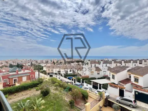 Piso en Avenida Moscatel