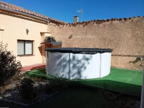 Casa pareada en Salmoral