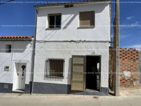 Casa en Arabayona de Mógica