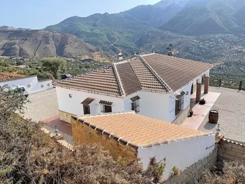 Casa adosada en Alcaucín