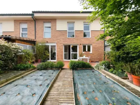 Casa adosada en calle de Azoz