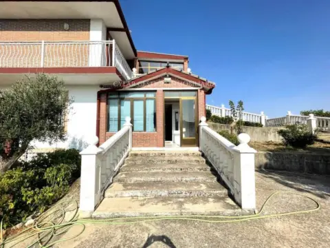 Chalet en Castellanos de Villiquera