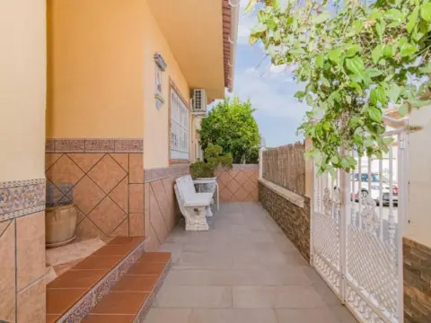 Casa adosada en Láchar