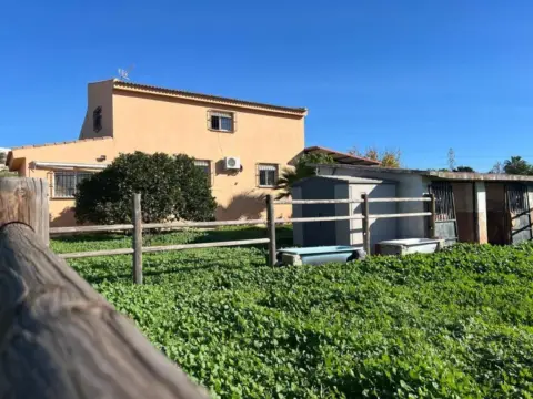 Casa rústica en El Romeral-Santa Amalia