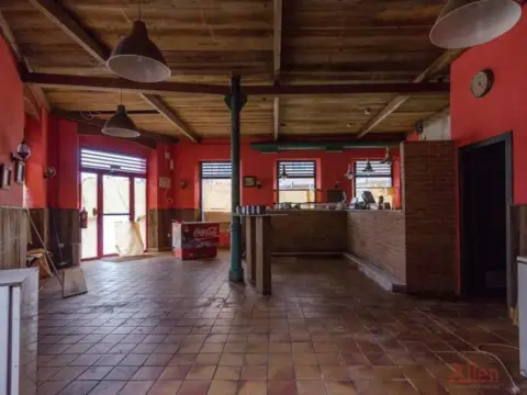 Local comercial en San Claudio-Trubia-Las Caldas