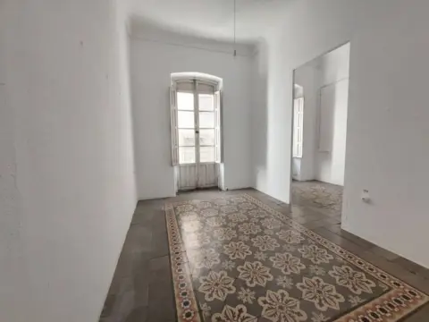 Edificio en calle José Gutiérrez Petén