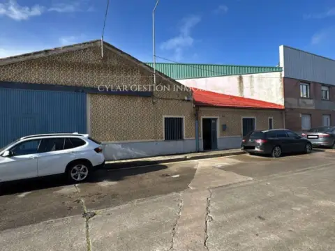 Nave industrial en Villares de la Reina