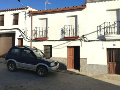 Casa adosada en calle Victoria, 25