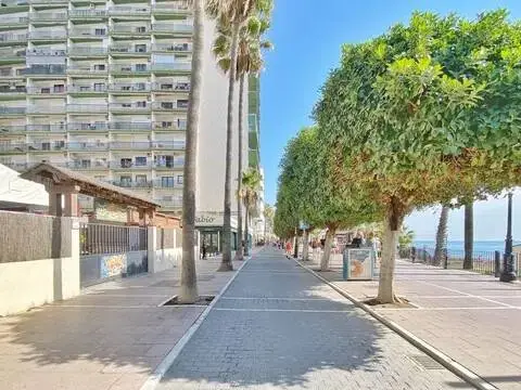 Local comercial en calle Mediterraneo