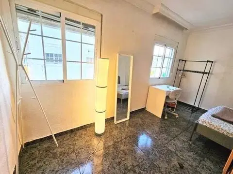 Habitación en Parque Alcosa-Jardines del Edén