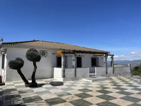 Chalet en Moraleda de Zafayona