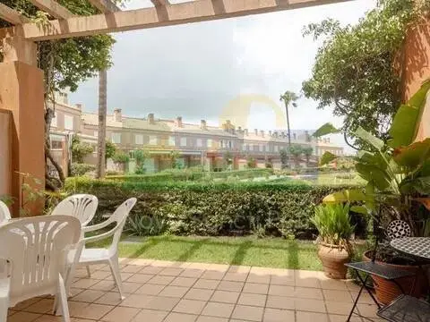 Casa adosada en calle Trajano