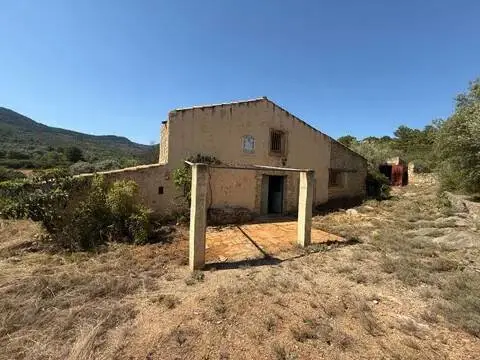 Rustic house in Sierra Engarcerán