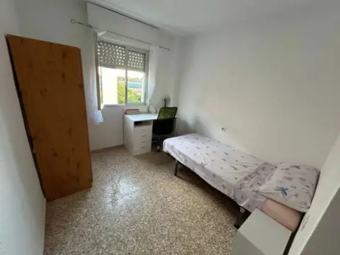Habitación en calle de Portugal