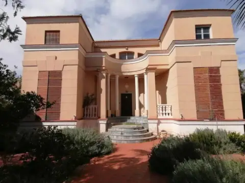 Chalet en Urbanización Torre Guil