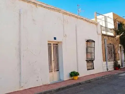 Casa adosada en Lucainena de Las Torres