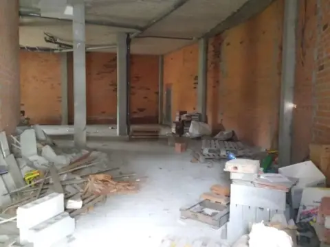 Local comercial en A Carballeira (San Cibrao Das Viñas)