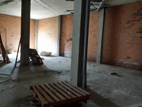 Local comercial en A Carballeira (San Cibrao Das Viñas)