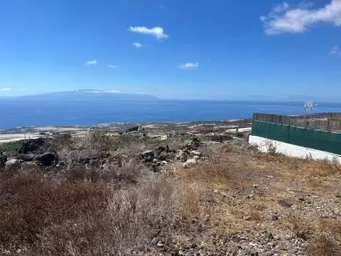 Terreno en calle La Campana
