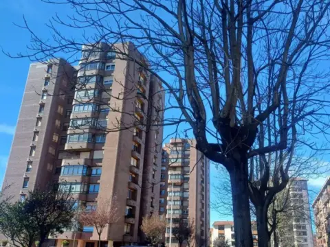 Piso en El Alisal-Cazoña