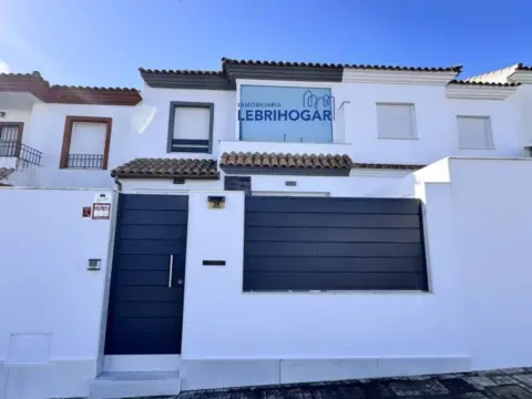 Casa adosada en Lebrija