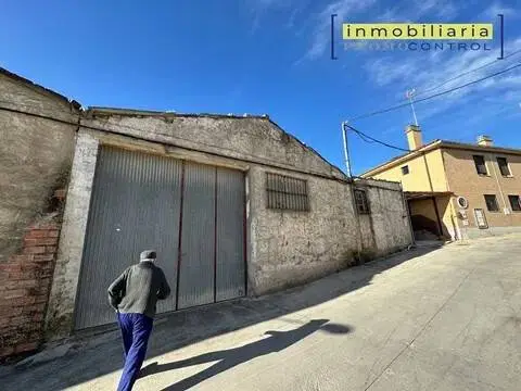 Nave industrial en calle de los Fueros de Aragón