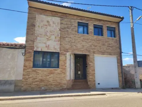 Casa adosada en Valcabado