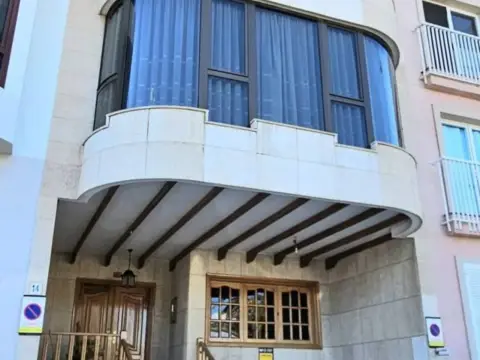 Edificio en calle Doce de Octubre