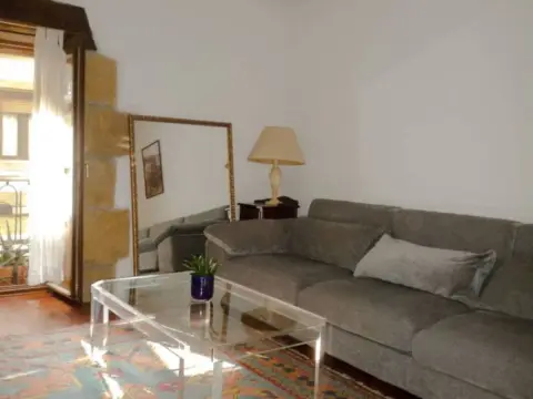 Piso en calle Trinidad 11