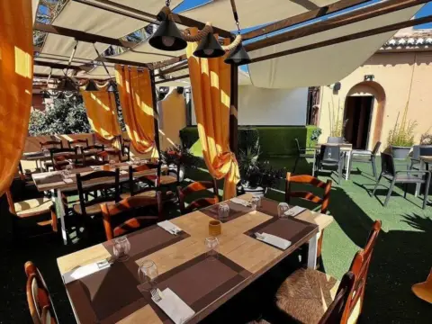 Local comercial en Calahonda