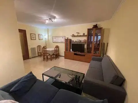 Piso en Joc de la Bola-Camps d'Esports