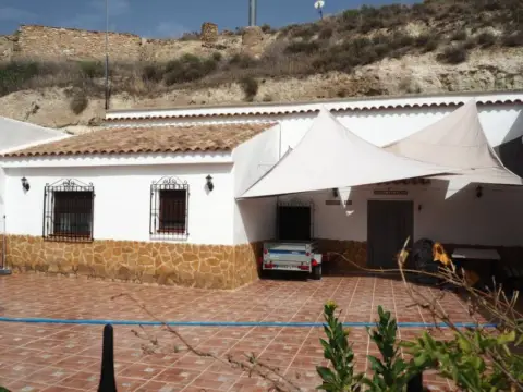 Casa rústica en Cuevas del Campo