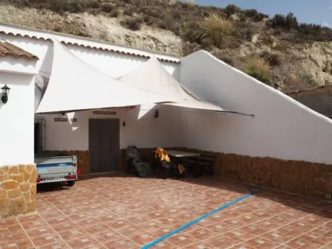 Casa rústica en Cuevas del Campo