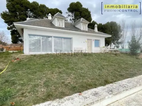 Chalet en calle Cl Rio Aragon, 4