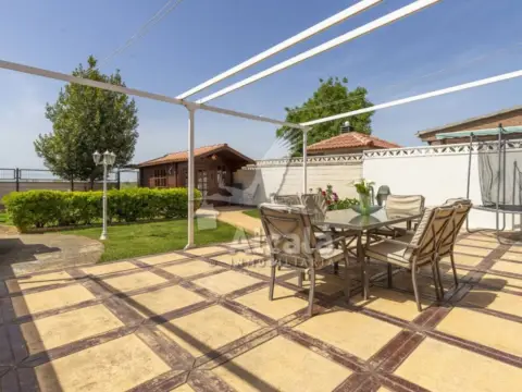Casa en Villanueva de la Torre