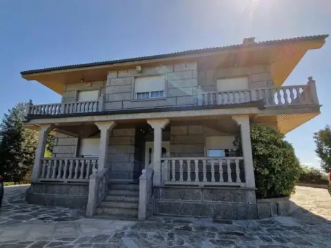 Chalet en Seixalbo-Monte-Ceboliño-Velle