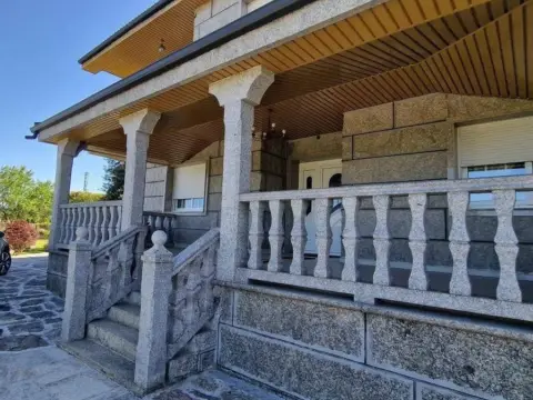 Chalet en Seixalbo-Monte-Ceboliño-Velle