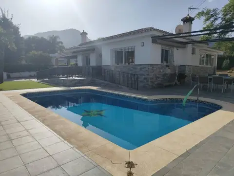Chalet en Manantiales-Cortijos del Sol-Fuensanguínea