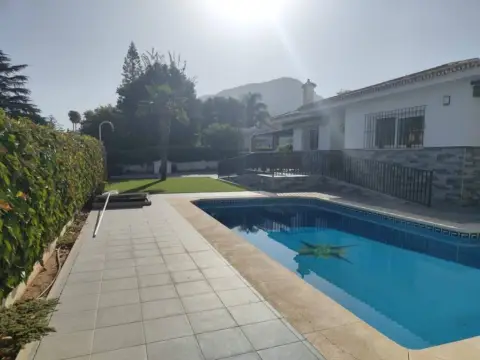 Chalet en Manantiales-Cortijos del Sol-Fuensanguínea