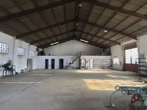 Nave industrial en Santa María la Real de Nieva