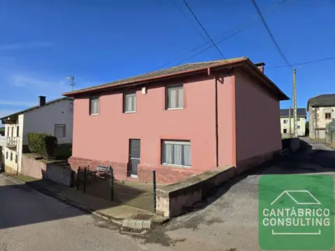 Casa adosada en calle Vigo. 33790, Navia (Asturias)