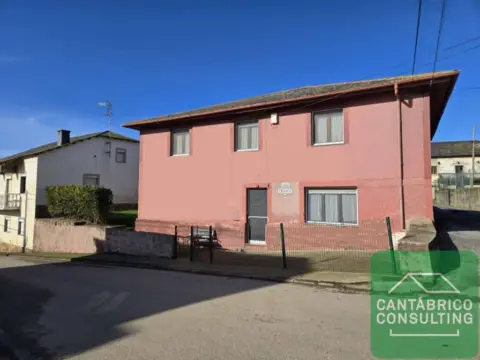 Casa adosada en calle Vigo. 33790, Navia (Asturias)