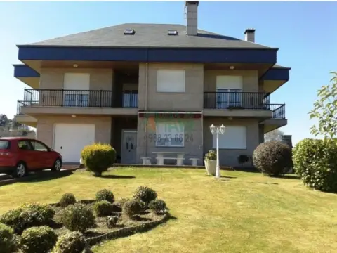 Chalet en San Cibrao Das Viñas (Capital)