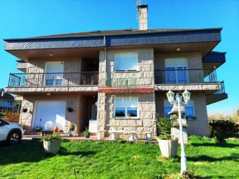 Chalet en San Cibrao Das Viñas (Capital)