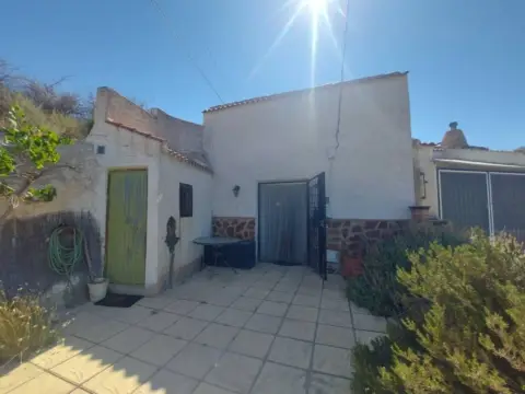 Casa rústica en Cuevas del Campo